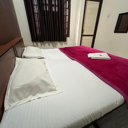 Raja Guest House -- Jalandhar Railway Station -- For Family, Couples, Travellers Экстерьер фото